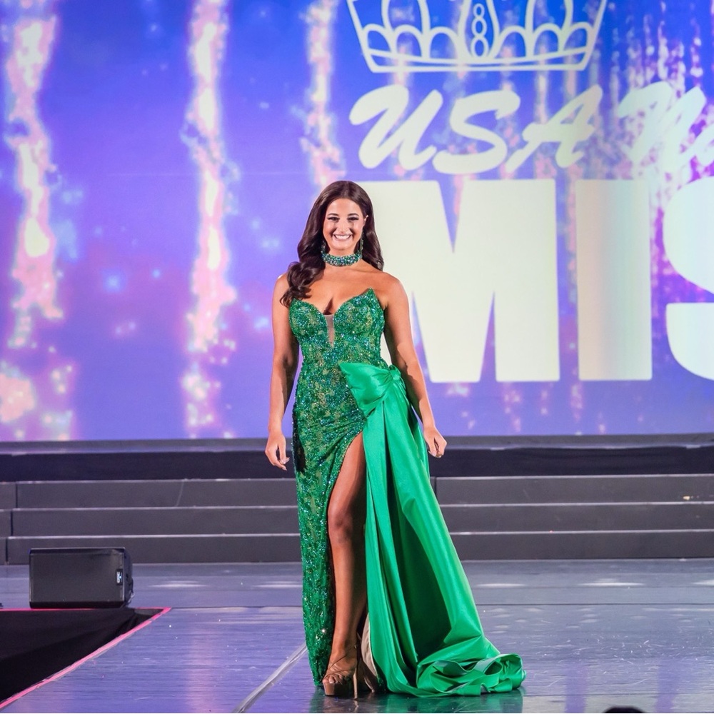 Emerald Green Evening Gown Pageant Jovani Couture size 6